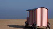 Привет из 19 века: кабины для купания в Усть-Нарве (далеко ехать в мелкое море)