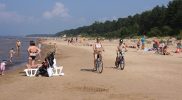 Усть-Нарвский пляж годится даже для велосипеда