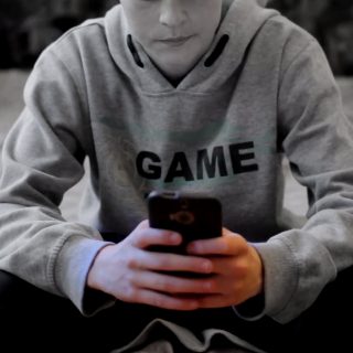 teenager-and-smartphone featured