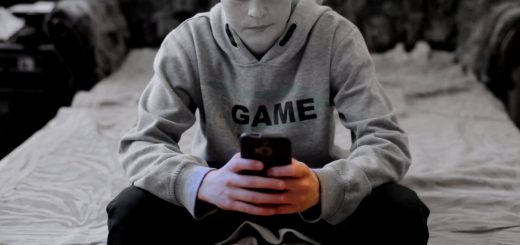 teenager-and-smartphone featured